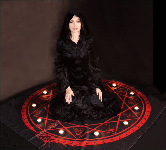 Qliphothic Magic Circle - Asenath Mason