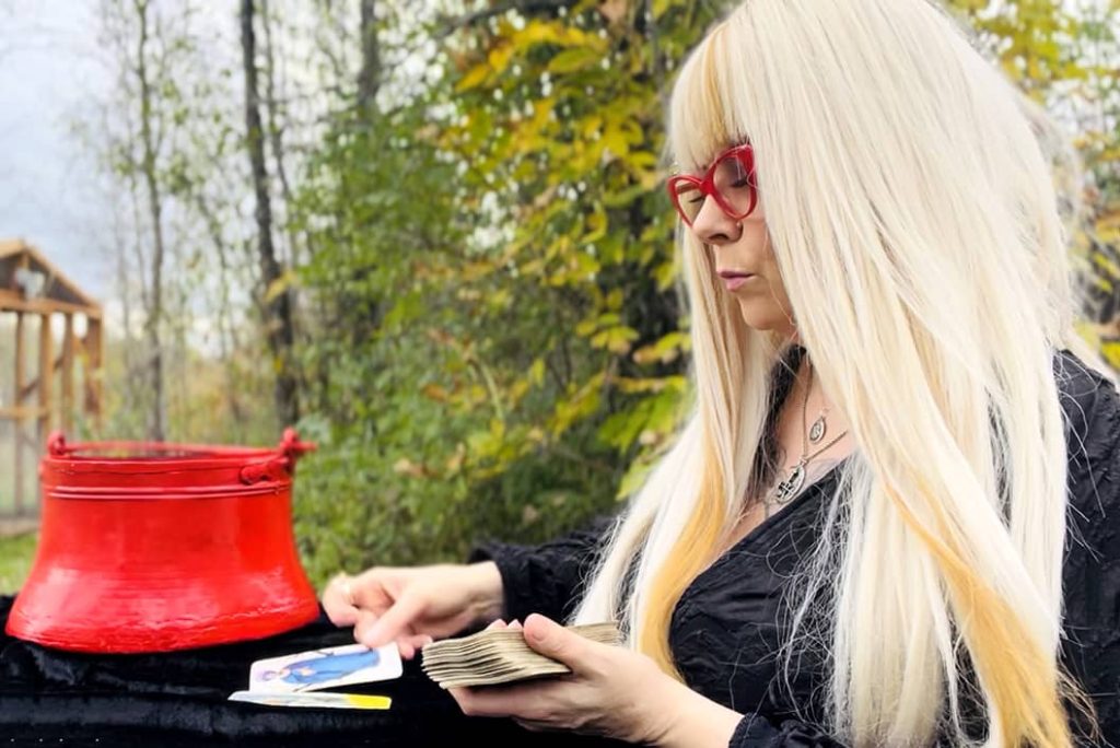 Maggie Moon - Tarot Readings