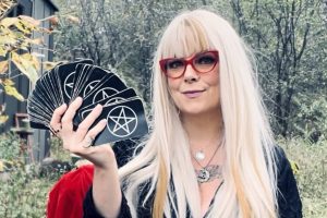 Maggie Moon - Tarot Readings